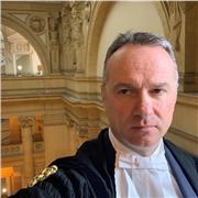 Svolgo la professione da 30 anni e vorrei trasmettere ai giovani studenti la passione che io ho per questa materia.